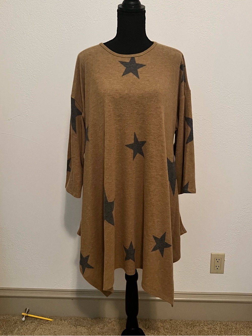 Relaxed Star-Print Tunic Top in Camel